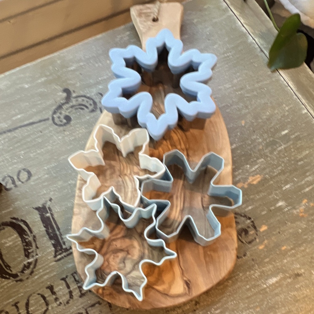 Set of 3 Snowflake Cookie Cutters Blue White Plastic Metal Christmas